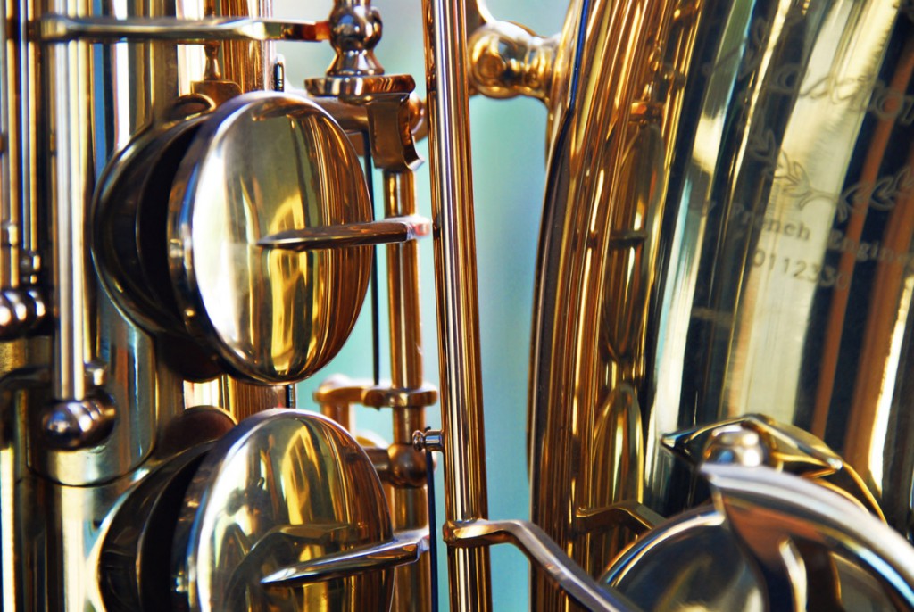 sax-close-up-1414561-1919x1284